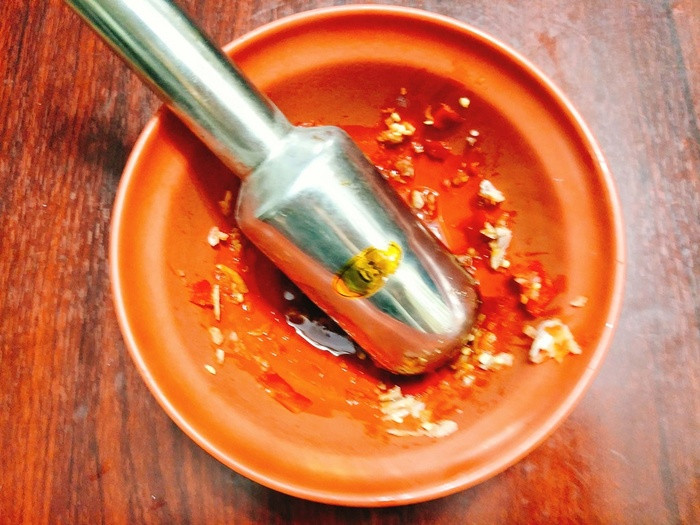 Tối nay ăn gì: Chân gà xào mắm sả