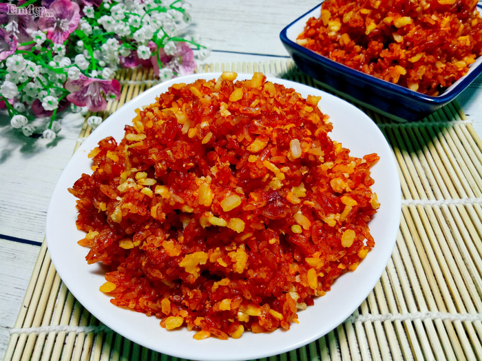 Xôi gấc đậu xanh thơm ngon cho bữa sáng tràn đầy năng lượng