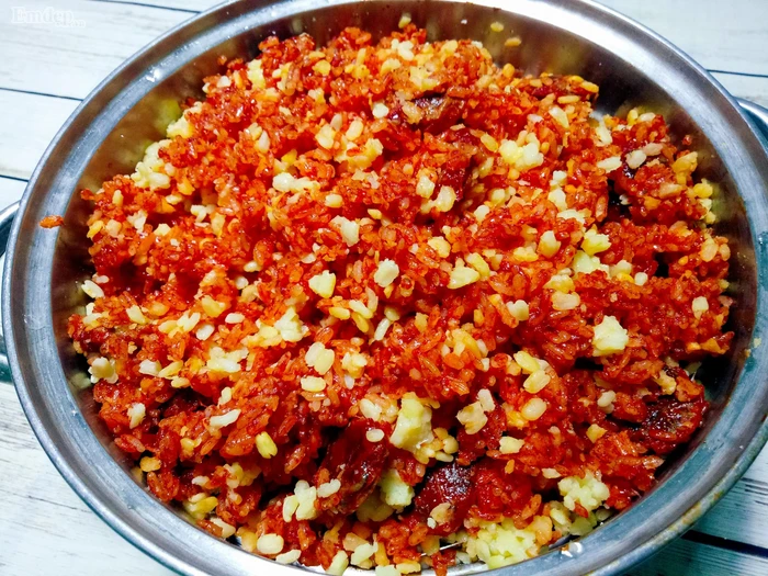 Xôi gấc đậu xanh thơm ngon cho bữa sáng tràn đầy năng lượng