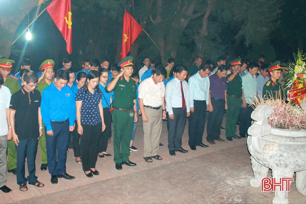Tuổi trẻ Hà Tĩnh thắp nến tri ân các anh hùng liệt sỹ