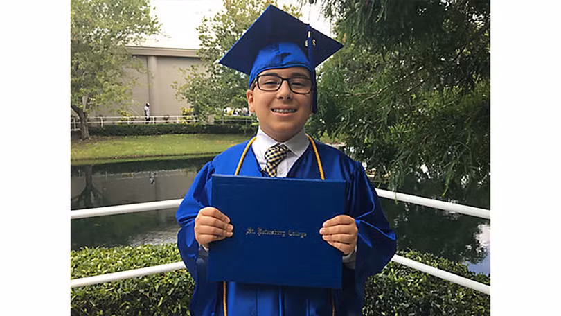 Thần đồng 11 tuổi tốt nghiệp cao đẳng Mỹ