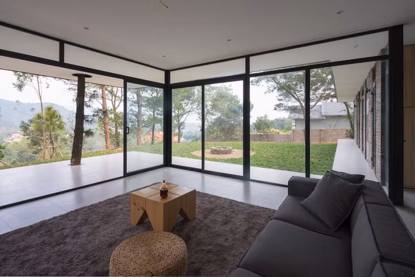 Ngôi nhà nằm trên đồi thông ở Việt Nam lên tạp chí Mỹ