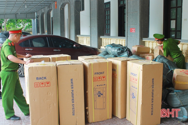 Bắt giữ số lượng lớn hàng hóa không rõ nguồn gốc