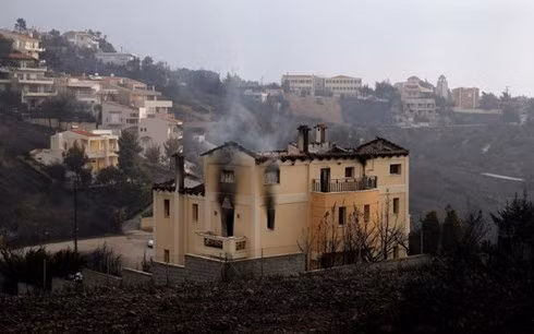 Cháy rừng bủa vây làm 50 người chết gần Thủ đô Hy Lạp, dân lao ra biển