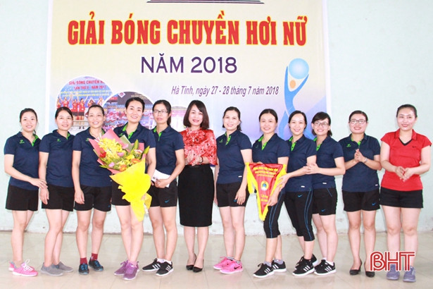 Cục Hải quan nhất Giải bóng chuyền hơi nữ Công đoàn Khối Nội chính - Chính quyền