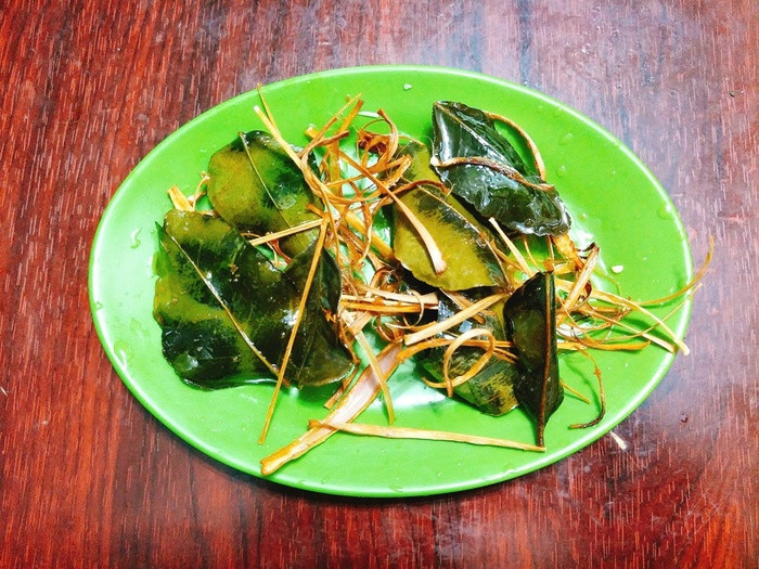 Tối nay ăn gì: Chân gà xào mắm sả