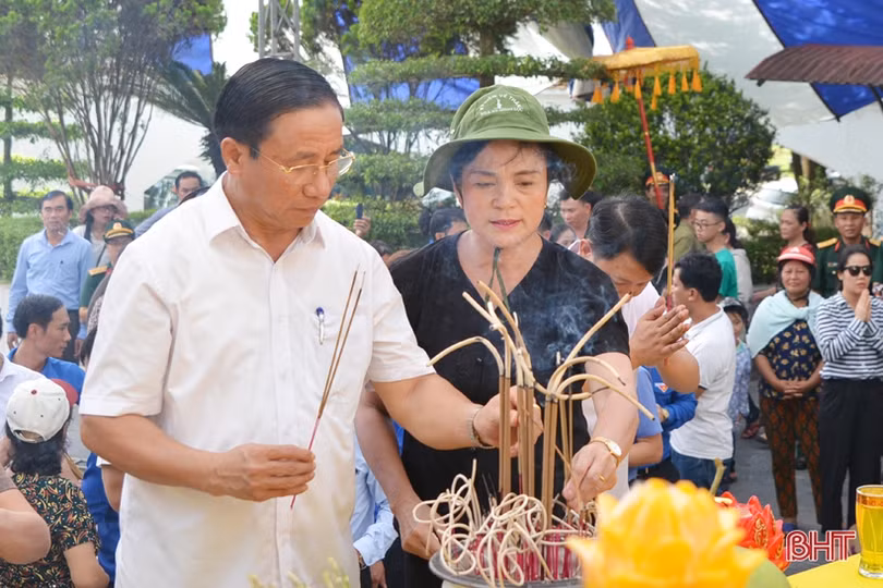 Trang trọng Lễ giỗ lần thứ 50 của 10 liệt nữ TNXP Ngã ba Đồng Lộc