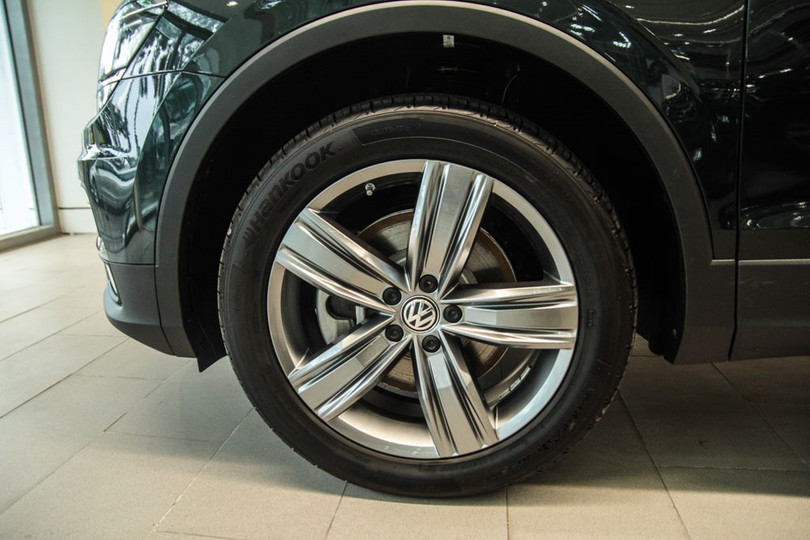 Chi tiết mẫu SUV Volkswagen Tiguan Allspace 2018 vừa về tay khách hàng