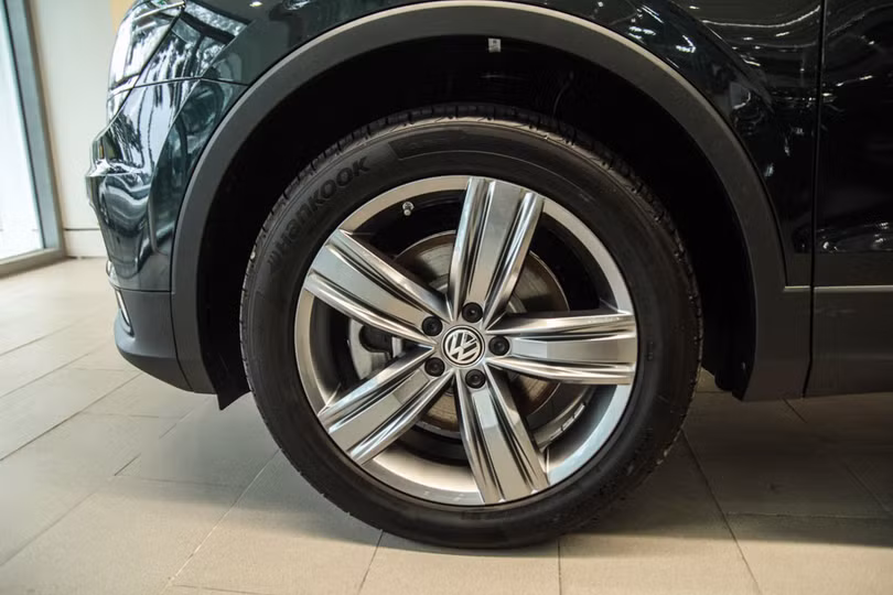 Chi tiết mẫu SUV Volkswagen Tiguan Allspace 2018 vừa về tay khách hàng