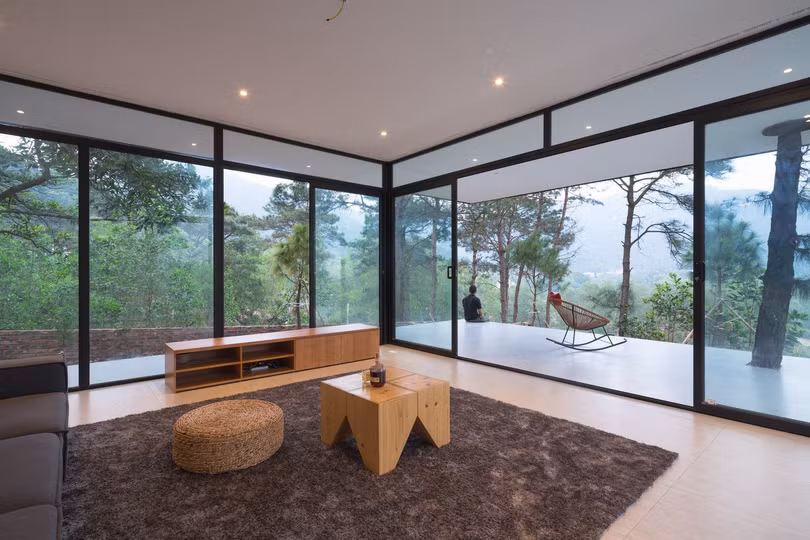 Ngôi nhà nằm trên đồi thông ở Việt Nam lên tạp chí Mỹ