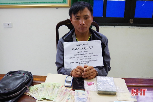 Vận chuyển 1 bánh heroin và 30 viên hồng phiến với giá 10 triệu đồng