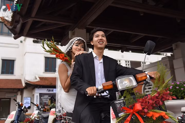 “Xuyên không” trải nghiệm đám cưới thời bao cấp giữa lòng Hà Nội