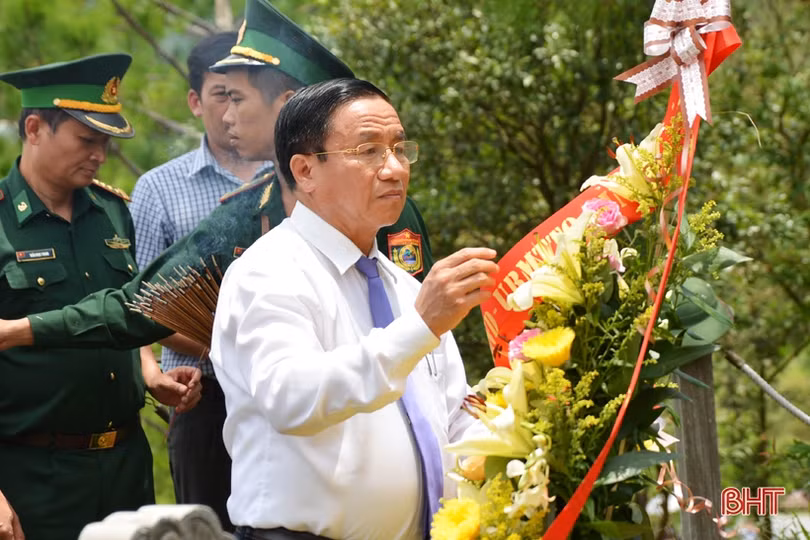 Bí thư Tỉnh ủy dâng hương tại Nghĩa trang Trường Sơn, Đường 9