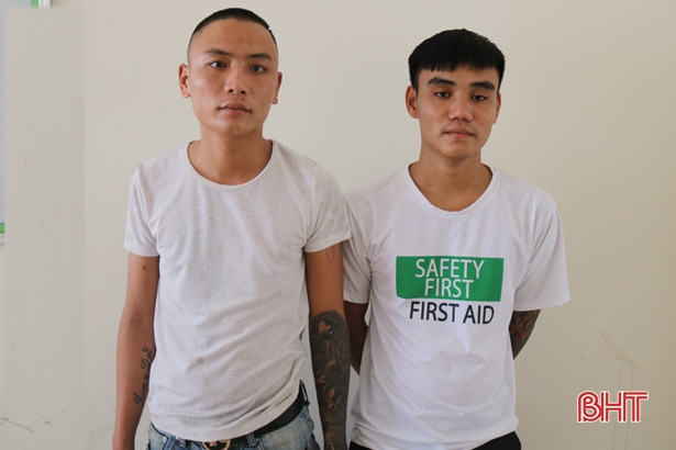 Nghi ngờ cạy cửa mái tôn, kéo “quân” hỗn chiến tại quán karaoke