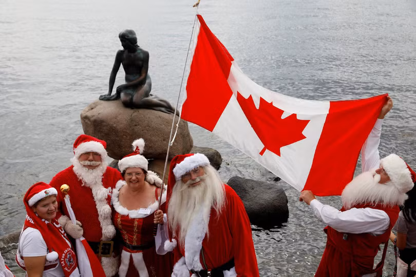 Ông già Noel khắp thế giới rủ nhau đi nghỉ mát