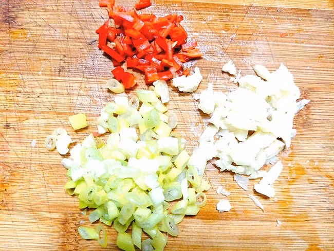 Chỉ 15 phút có ngay sườn chiên mắm nóng hổi