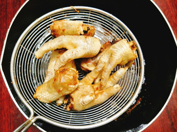 Tối nay ăn gì: Chân gà xào mắm sả