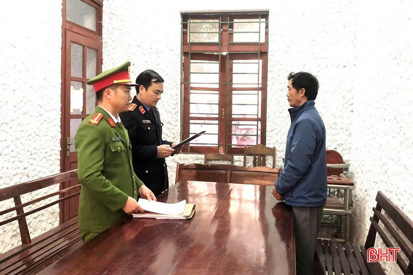 Cơ quan điều tra tống đạt quyết định bắt giam Dư Hồng Thắng – tài xế đi xe tải lấn làn tông chết 2 mẹ con cô giáo trên đường Hồ Chí Minh vào sáng 14/3. bqbht_br_tai-nan-giao-thong-011c.jpg