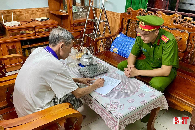 Lực lượng Công an Hà Tĩnh thông tin, tuyên truyền, tổ chức ký cam kết người cao tuổi trên địa bàn chấp hành pháp luật về đảm bảo trật tự ATGT. bqbht_br_tai-nan-nguoi-cao-tuoi-3.jpg