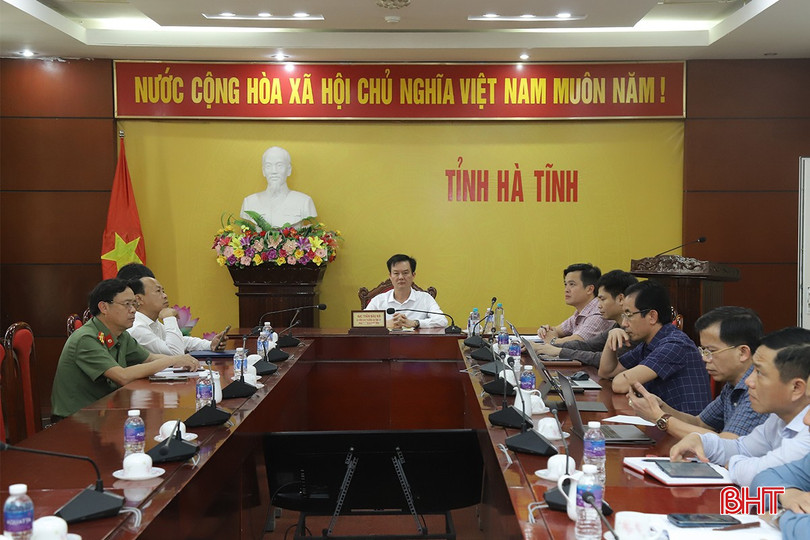 Phó Chủ tịch UBND tỉnh Trần Báu Hà điều hành điểm cầu Hà Tĩnh. bqbht_br_cao-toc-8.jpg