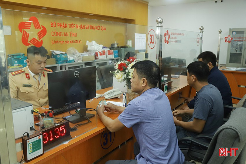 Trong những ngày đầu tháng 3, có khá nhiều người dân tới làm thủ tục cấp đổi GPLX. bqbht_br_cap-doi-gplx-ha-tinh-4.jpg