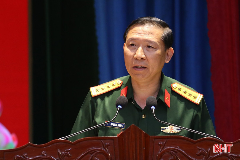 Đại tá Võ Quang Thiện - Phó Bí thư Đảng ủy, Chính ủy Bộ CHQS tỉnh phát biểu tại hội nghị. bqbht_br_bo-chqs-tinh-4.jpg