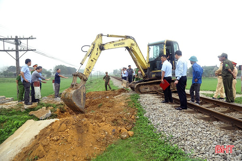 bqbht_br_xoa-loi-di-tu-mo-qua-duong-sat-2.jpg