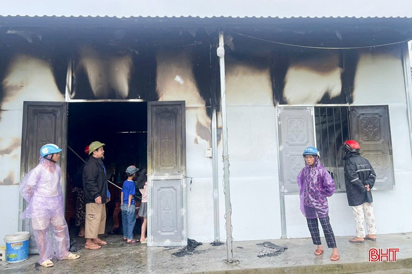 Sét đánh gây cháy ngôi nhà của gia đình bà Nguyễn Thị Dung (SN 1966, ở thôn Nhân Phong, xã Gia Hanh, huyện Can Lộc). 22.jpg