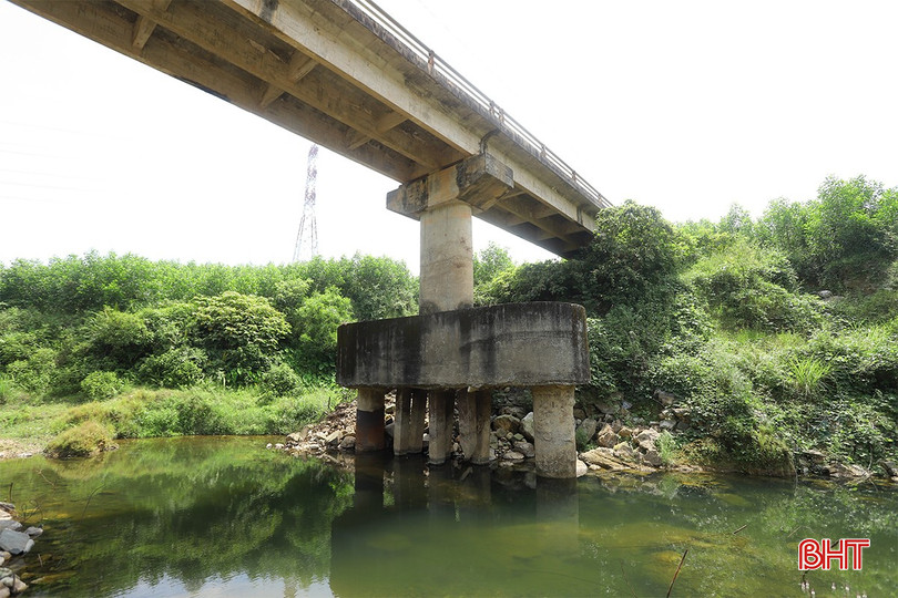 Cầu Cơn Gáo hiện bị hư hỏng nặng phần mố và trụ cầu. bqbht_br_kiem-tra-pctt-tkcn-2.jpg