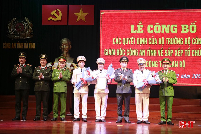 Ban Giám đốc Công an tỉnh trao quyết định cho 3 cán bộ nghỉ chờ hưởng chế độ hưu trí bqbht_br_cong-an-ha-tinh-7.jpg