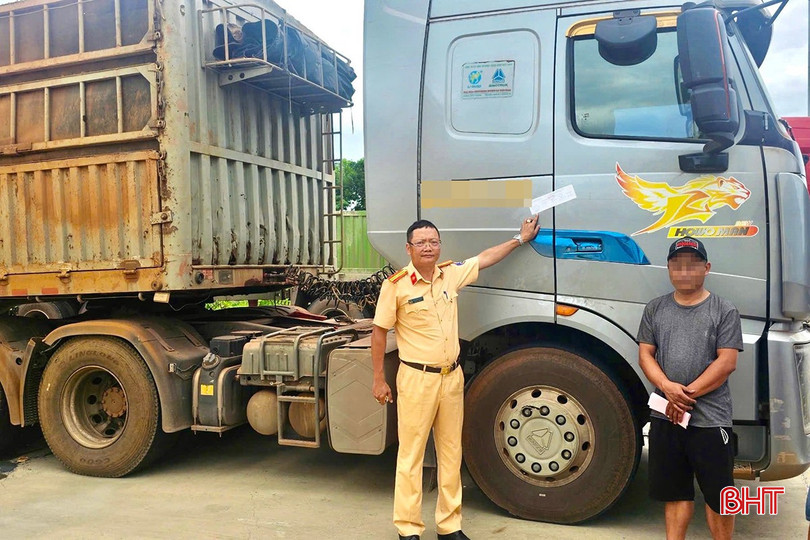 Phòng CSGT Công an Hà Tĩnh phát hiện tài xế P.T.T. dương tính với chất ma túy khi điều khiển phương tiện từ Lào về Việt Nam. bqbht_br_ma-tuy-10.jpg