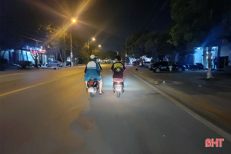 Ý thức chấp hành pháp luật về giao thông của một bộ phận học sinh còn chưa cao. bqbht_br_an-toan-giao-thong-hoc-sinh-02.jpg
