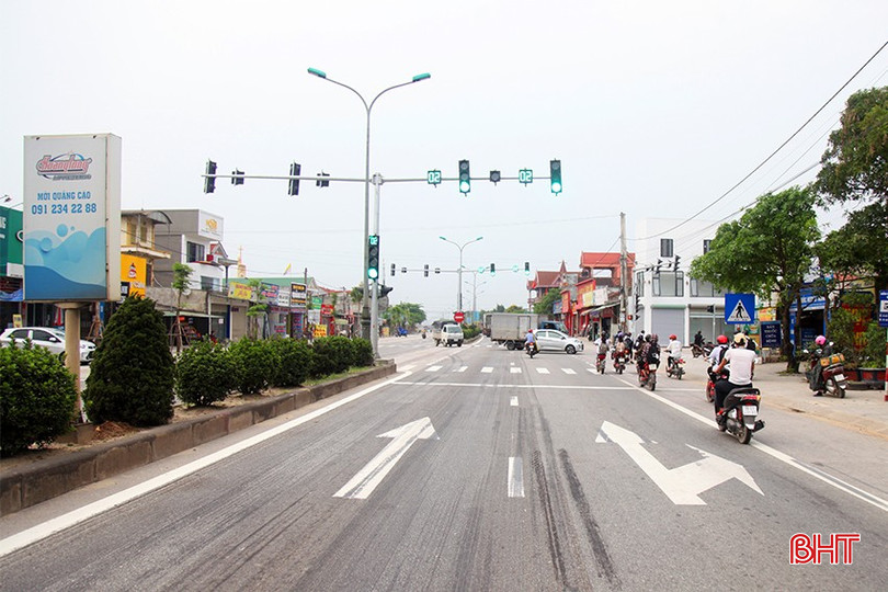 Cụm đèn tín hiệu giao thông ở ngã ba giao Km494+650 quốc lộ 1 với tuyến ĐT.548. bqbht_br_den-xanh-chuyen-do.jpg
