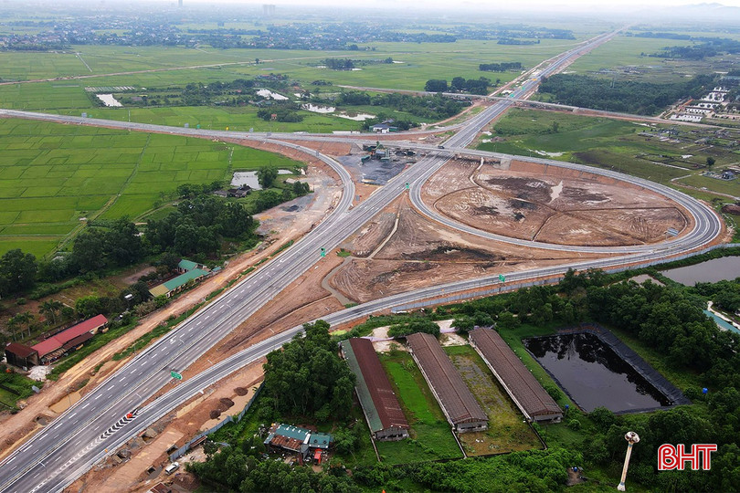 Nút giao cao tốc Bãi Vọt - Hàm Nghi với đường tỉnh 550 ở xã Lưu Vĩnh Sơn, huyện Thạch Hà, tỉnh Hà Tĩnh. bqbht_br_cao-toc-thong-xe-01a.jpg