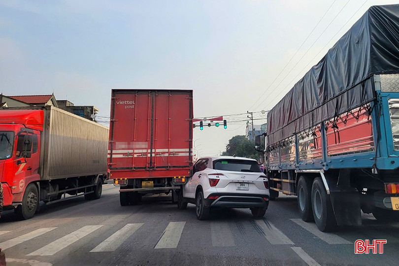 Ý thức người dân được nâng cao sẽ góp phần kiềm chế, kéo giảm TNGT trên địa bàn Hà Tĩnh. bqbht_br_giao-thong-012.jpg