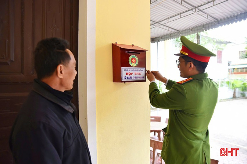 Công an phường Bắc Hồng tiếp nhận tin tố giác tội phạm từ các hộp thư đặt nơi công cộng. bqbht_br_ma-tuy-o-ha-tinh-1.jpg