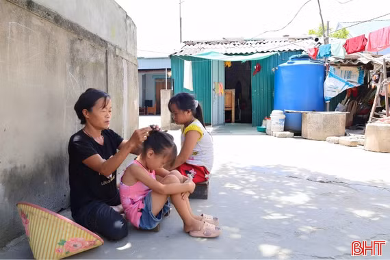 Vòng tay nhân ái: Nhói lòng 3 mẹ con sống trong cảnh khốn khó