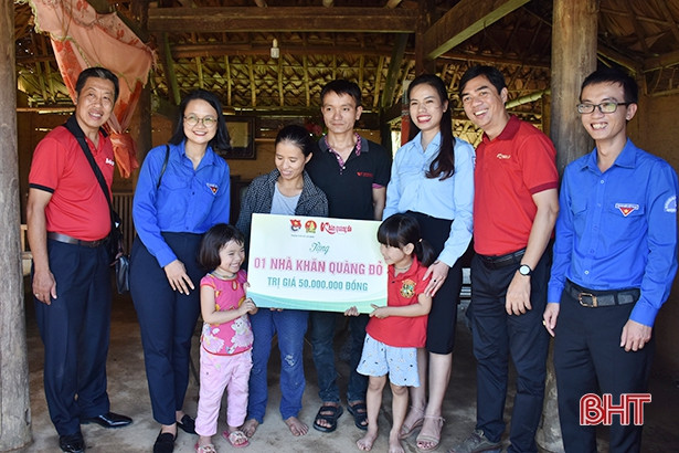 Hội đồng Đội Hà Tĩnh nhận bằng khen của Trung ương Đoàn và cờ thi đua của Hội đồng Đội Trung ương