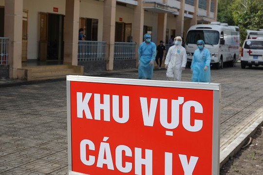 Hot: Bộ Y tế giảm ngày cách ly tập trung với người nhập cảnh tiêm đủ liều vaccine COVID-19, xét nghiệm âm tính - Ảnh 1. Bộ Y tế giảm thời gian cách ly tập trung với người nhập cảnh tiêm đủ liều vaccine COVID-19