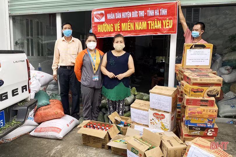 Những món quà nghĩa tình hỗ trợ bà con Hà Tĩnh xa quê ảnh hưởng dịch COVID-19