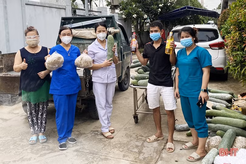 Những món quà nghĩa tình hỗ trợ bà con Hà Tĩnh xa quê ảnh hưởng dịch COVID-19