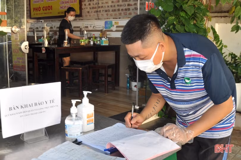 Cơ sở kinh doanh dịch vụ không thiết yếu ở Hà Tĩnh đồng loạt đóng cửa phòng dịch