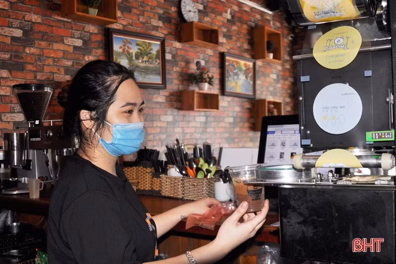 Cơ sở kinh doanh dịch vụ không thiết yếu ở Hà Tĩnh đồng loạt đóng cửa phòng dịch