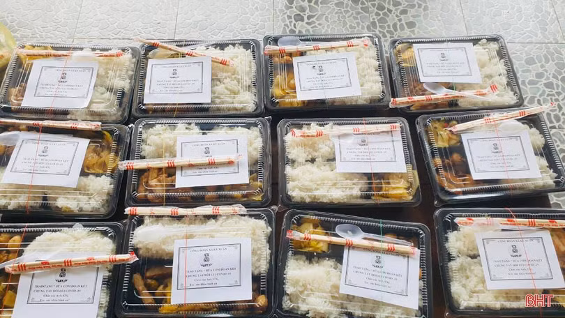“Bếp ăn công đoàn” ở Hà Tĩnh chia sẻ khó khăn trong mùa dịch