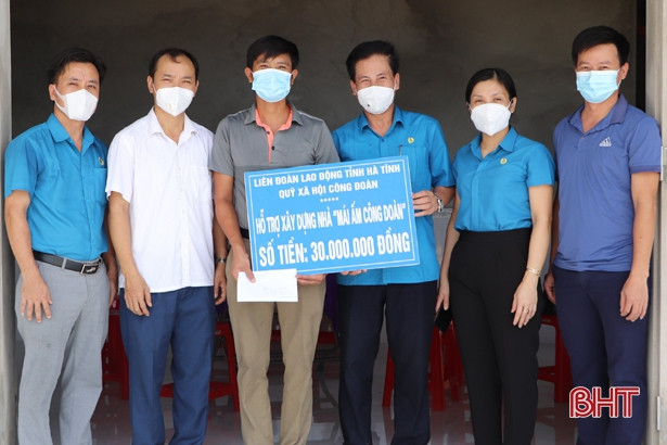 Hỗ trợ 3 “Mái ấm công đoàn” cho đoàn viên khó khăn ở Vũ Quang