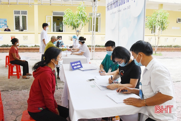 Các địa phương ở Hà Tĩnh tiếp tục tiêm vacxin phòng COVID-19 đợt 4