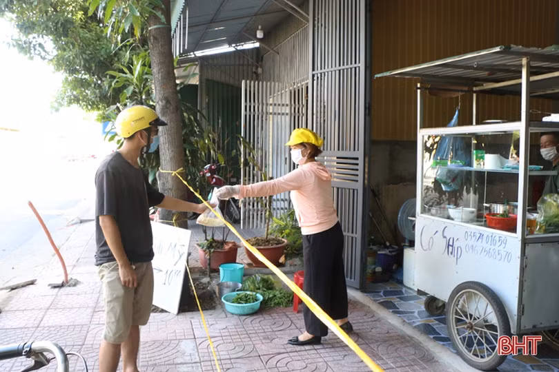 Cơ sở kinh doanh dịch vụ không thiết yếu ở Hà Tĩnh đồng loạt đóng cửa phòng dịch