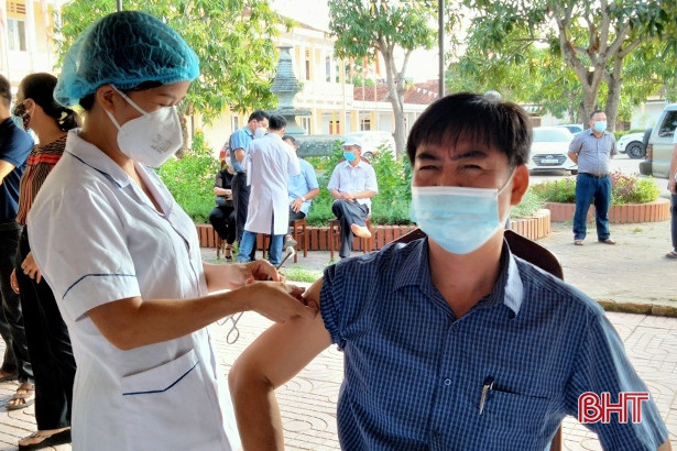 Các địa phương ở Hà Tĩnh tiếp tục tiêm vacxin phòng COVID-19 đợt 4