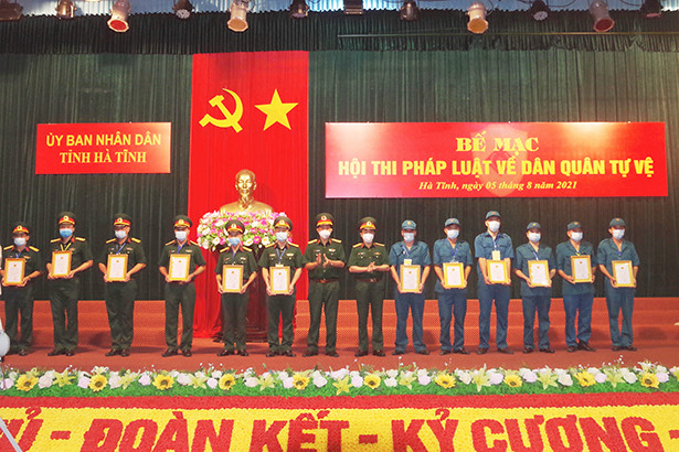 LLVT Thạch Hà giành giải nhất toàn đoàn Hội thi Pháp luật về dân quân tự vệ năm 2021