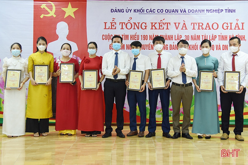 Trao thưởng cuộc thi tìm hiểu 190 năm thành lập, 30 năm tái lập tỉnh và 65 năm ngày truyền thống Đảng bộ Khối CCQ&DN Hà Tĩnh